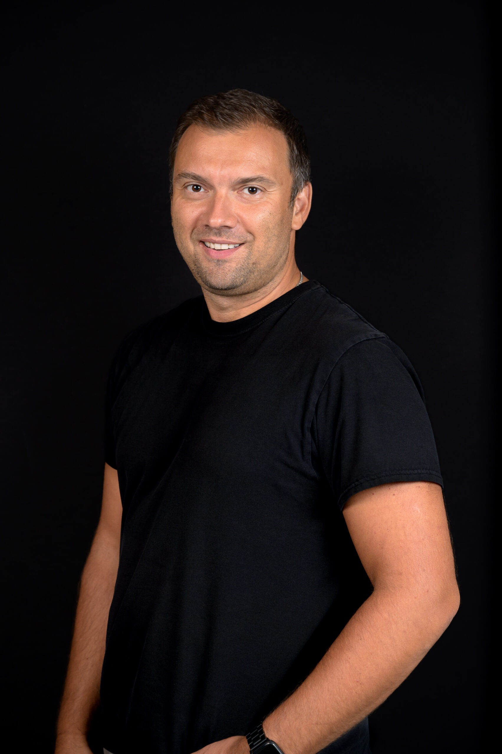 https://www.dentistenapierville.com/wp-content/uploads/2025/06/RazvanPitic-48-scaled.jpg