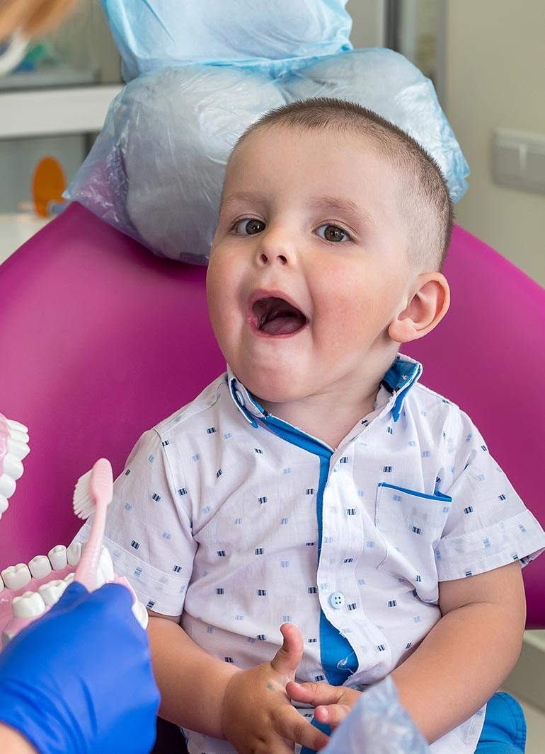 https://www.dentistenapierville.com/wp-content/uploads/2025/07/premier-examen-dentaire-napierville.jpg