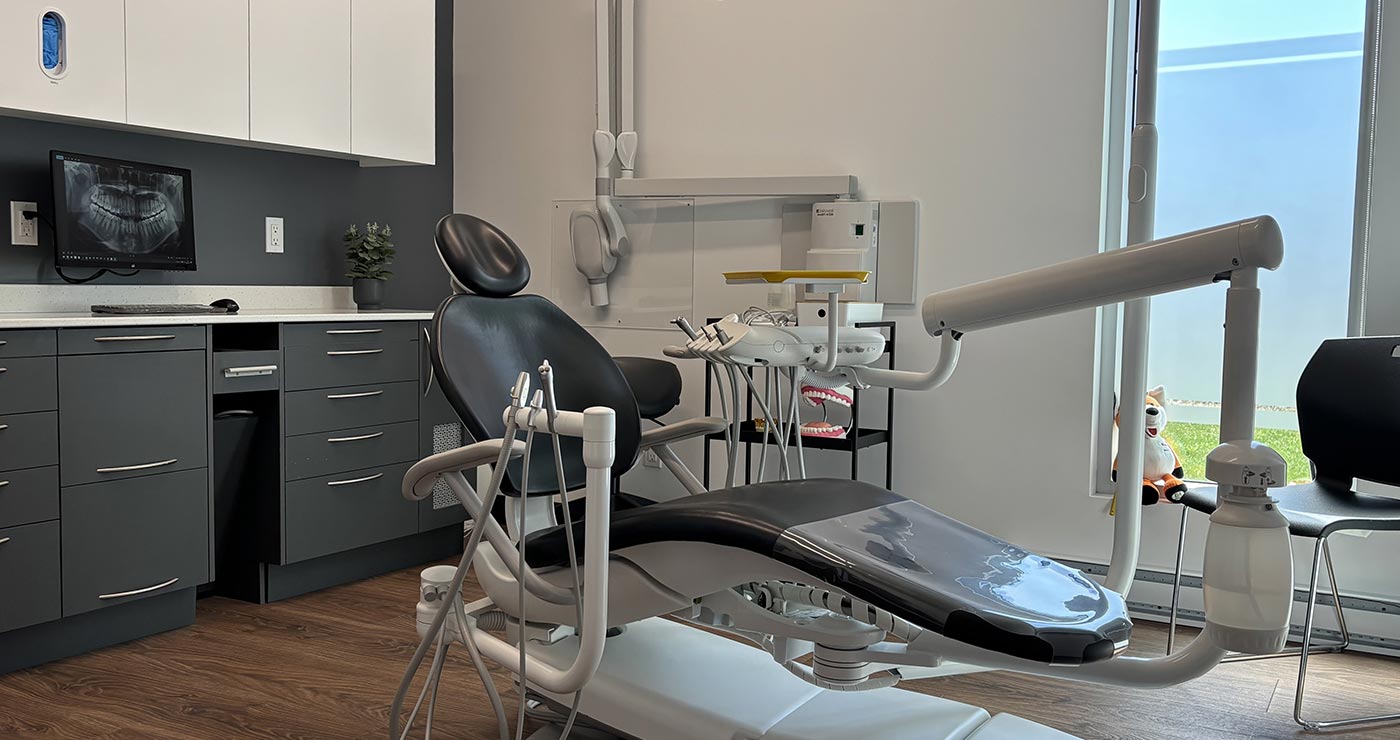 https://www.dentistenapierville.com/wp-content/uploads/2025/07/salle-examen-dentiste-napierville.jpg